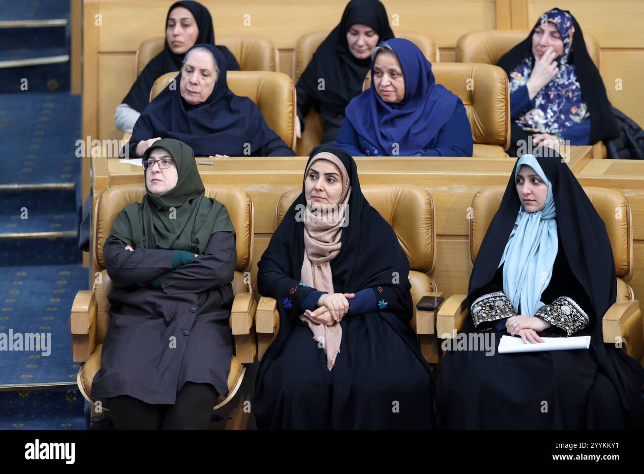 Il presidente iraniano Masoud Pezeshkian, partecipa a una cerimonia in occasione della giornata nazionale delle donne a Teheran il presidente iraniano Masoud Pezeshkian, partecipa a una cerimonia in occasione della giornata nazionale delle donne a Teheran, in Iran, il 22 dicembre 2024. Foto di Iranian Presidency Office Teheran Teheran Iran, Islamic Republic of 221224 Iran IPO 1 0023 Copyright: XapaimagesxIranianxPresidencyxOfficexxapaimagesx Foto Stock