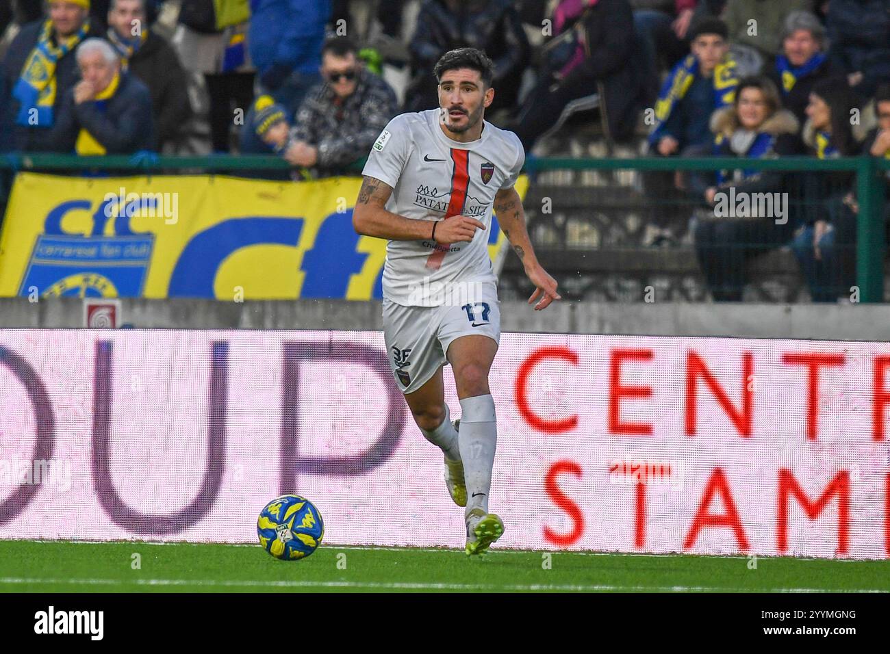 Carrara, Italia. 21 dicembre 2024. Alessandro Caporale (Cosenza) durante Carrarese calcio vs Cosenza calcio, partita di serie B a Carrara, Italia, 21 dicembre 2024 crediti: Agenzia fotografica indipendente/Alamy Live News Foto Stock