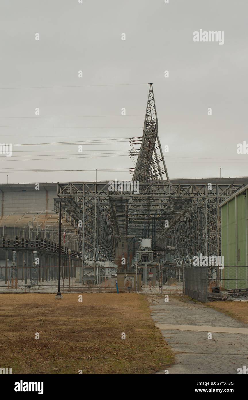 Solo per uso editoriale vista ampia 18 dicembre 2024. J. Strom Thurmond Lake Dam, nota anche come Clarks Hill Dam. Sottostazione situata sul fiume Savannah. L'aiuto della diga Foto Stock