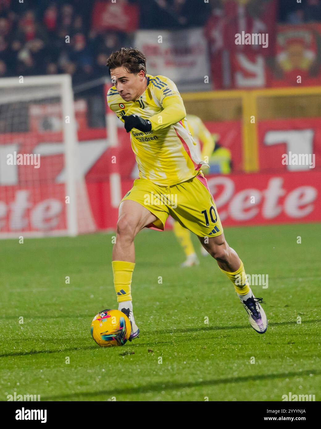 Kenan Yıldız in azione durante la partita di serie A tra AC Monza e Juventus il 22 dicembre 2024 all'U-Power Stadium di Monza, in Italia Foto Stock