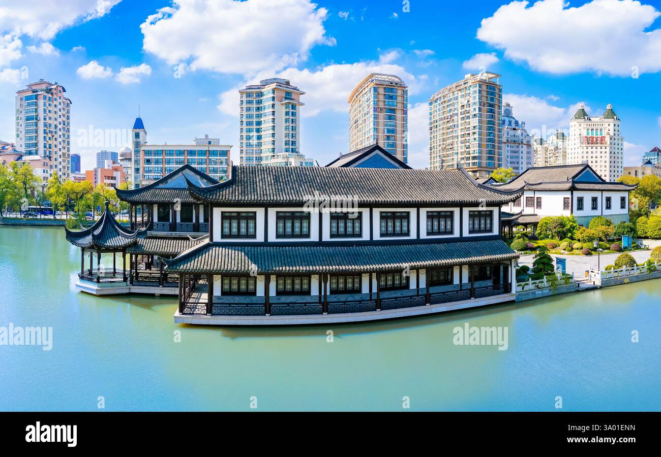 Ambiente urbano dell'area panoramica di Haohe, città di Nantong, provincia di Jiangsu, Cina Foto Stock