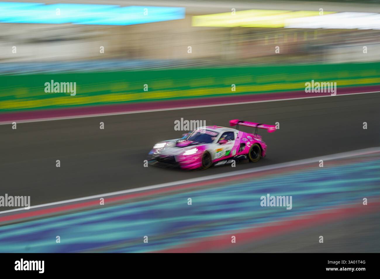 FIA World Endurance Championship, WEC, Qatar 2025. Una gara di durata di 1812 km parte del campionato mondiale di corse automobilistiche endurance organizzato dall'Automobile Club de l'Ouest e sancito dalla Fédération Internationale de l'Automobile. Foto Stock