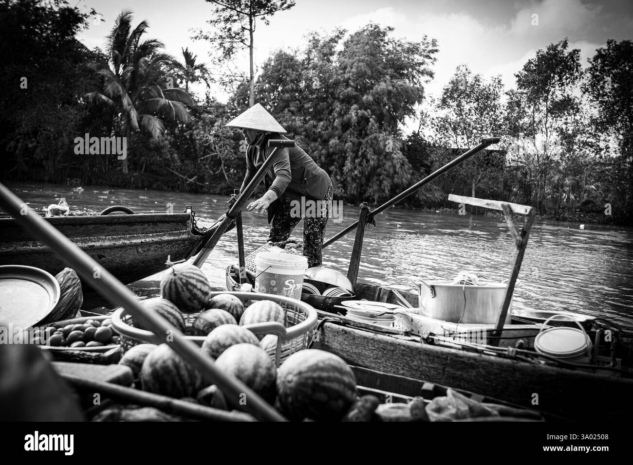 Life on the River in Mekong Delta, Vietnam, 25 novembre 2019. Le barche sono sempre state il principale mezzo di trasporto in questa regione. Foto Stock