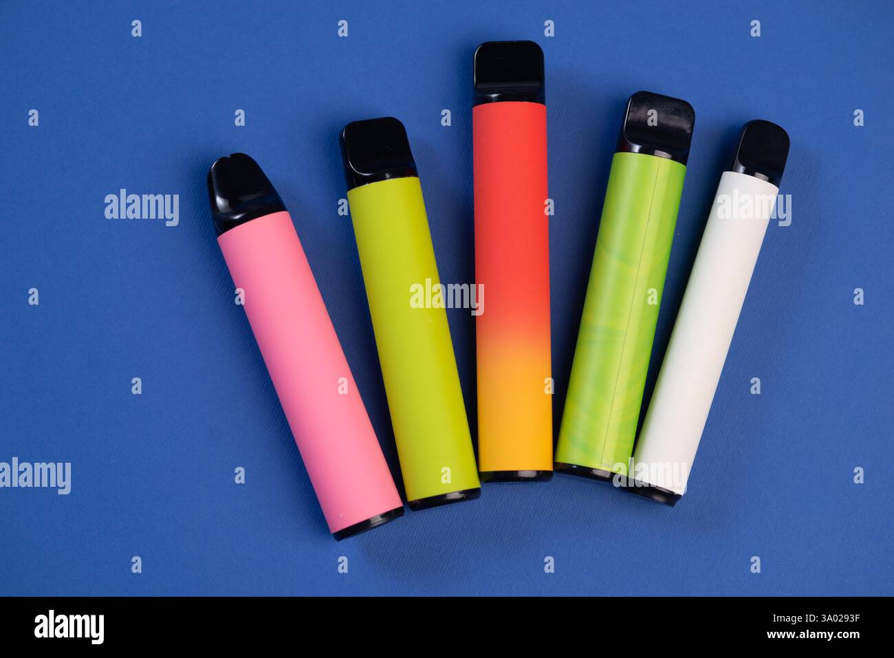 atomizzatore sigaretta elettronica blu VÔMITO AMARELO OU VERDE NÃO É “NORMAL” — E PODE SER SINAL DE ALERTA 🚨  Vômito amarelo ou verde geralmente indica presença de bile. A bile é  produzida no fígado e armazenada main image 0