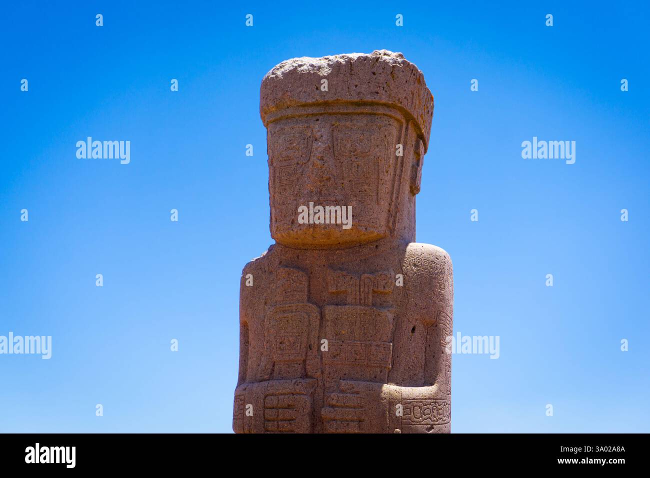 Monolito Ponce a Puma Punku Tiwanaku Bolivia una statua megalitica sacra della civiltà Tiahuanaco Foto Stock Monolito Ponce a Puma Punku Tiwanaku Bolivia una statua megalitica sacra della civiltà Tiahuanaco Foto Stock