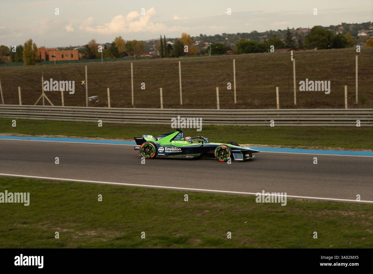 Sebastien Buemi della Svizzera alla guida del team Envision Racing di Formula e (16) durante i test pre-stagionali al circuito del Jarama di Madrid, Spagna Foto Stock