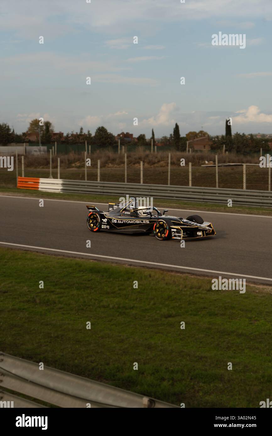 Jean Eric Vergne di Francia alla guida della DS Automobile Penske (25) durante i test pre-stagionali al circuito del Jarama di Madrid, Spagna, il 6 novembre Foto Stock