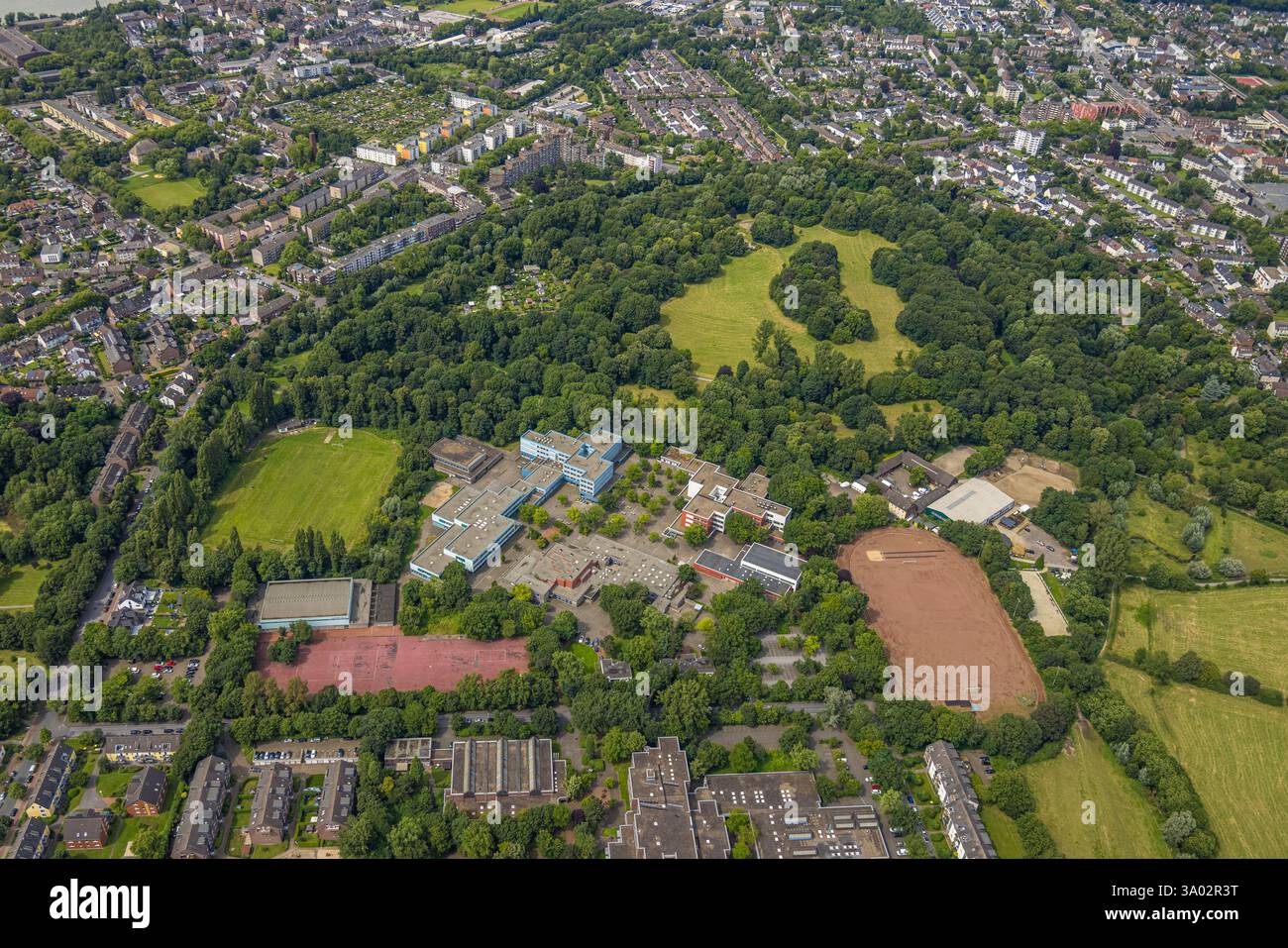 Vista aerea, Duisburg-Süd, scuola secondaria am Biegerpark, Reinhard-und-Max-Mannesmann-Gymnasium, impianto sportivo SV OG Duisburg Wanheim, Biegerpark A. Foto Stock
