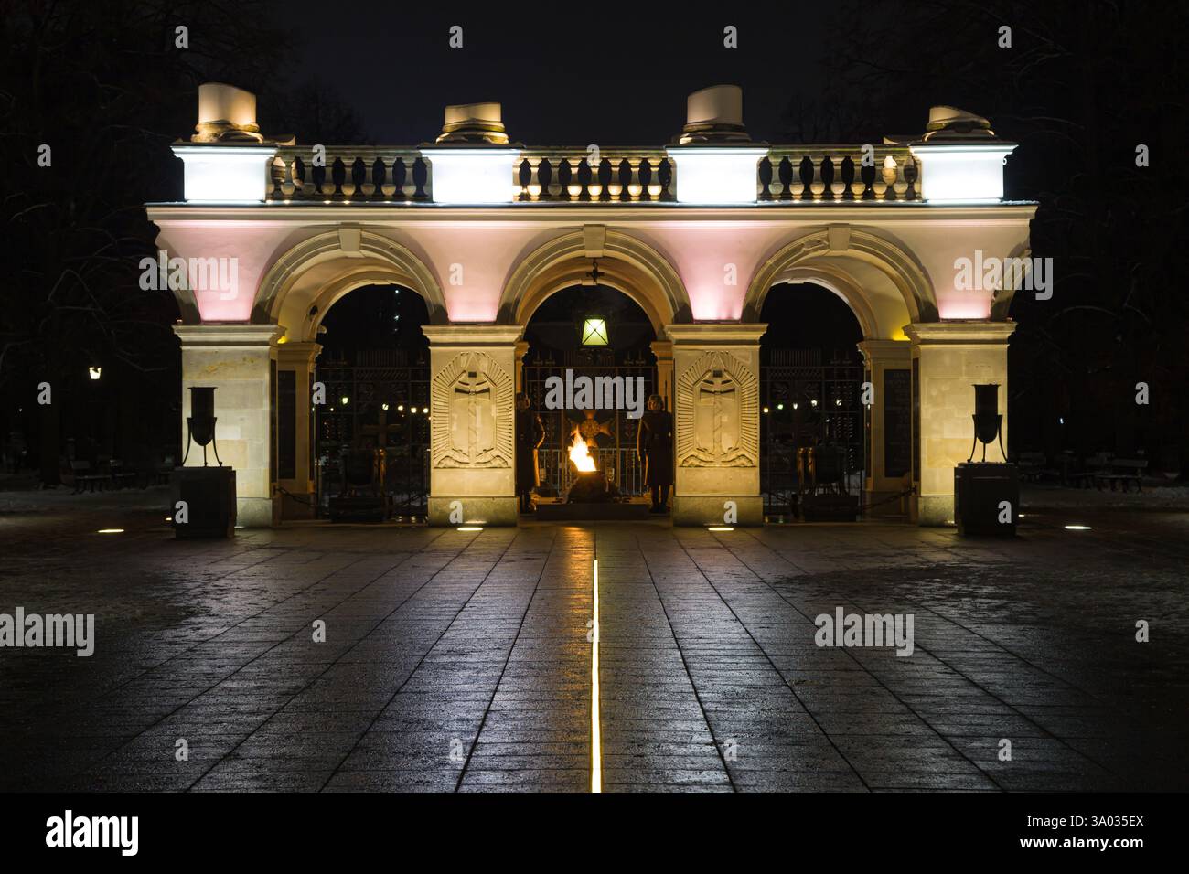 Varsavia, Polonia - 4 dicembre 2023: Tomba del Milite Ignoto a Varsavia, Polonia. Foto Stock
