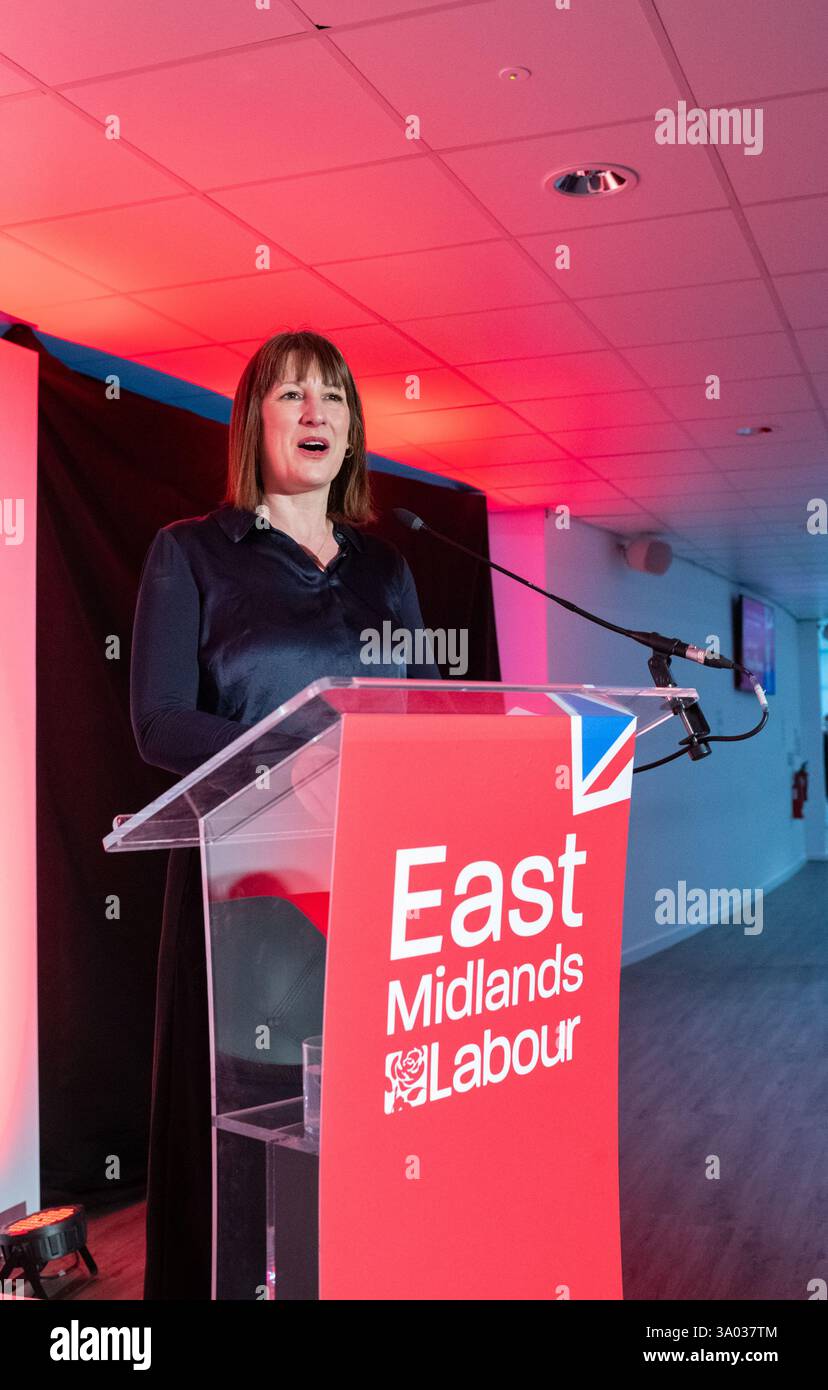 Rachel Reeves, Cancelliere dello Scacchiere, interviene alla East Midlands Labour Party Regional Conference, Leicester, Leicestershire, Inghilterra Regno Unito. Foto Stock