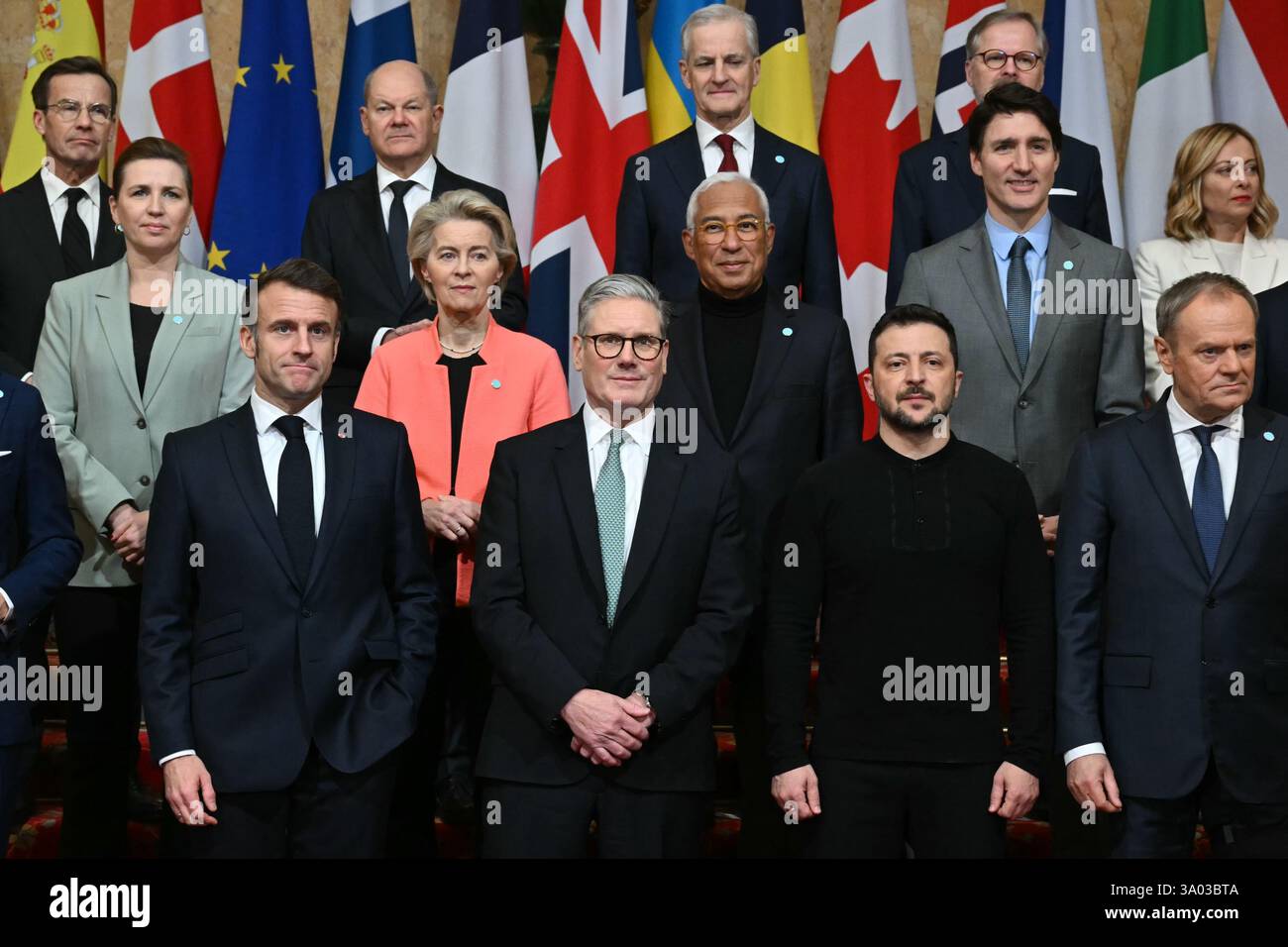 (Seconda fila da sinistra a destra) il primo ministro svedese Ulf Kristersson, il cancelliere tedesco Olaf Scholz, il primo ministro norvegese Jonas Gahr Store, il primo ministro ceco Petr fiala (seconda fila da sinistra a destra) il primo ministro danese mette Frederiksen, il presidente della Commissione europea Ursula von der Leyen, il presidente del Consiglio europeo Antonio Costa, il primo ministro canadese Justin Trudeau, il primo ministro italiano Giorgia Meloni (prima fila da sinistra a destra il primo ministro britannico Keir) il presidente ucraino Volodymyr Zelensky e il primo ministro polacco Dona Foto Stock
