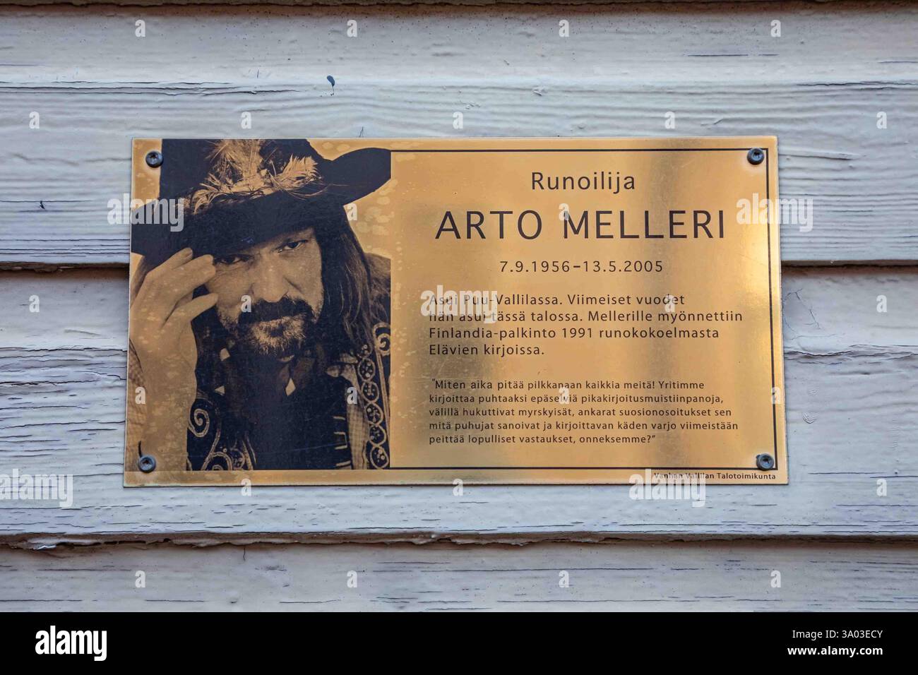 Cartello sul muro Vallilantie 23 nel quartiere Puu-Vallila di Helsinki, Finlandia Foto Stock