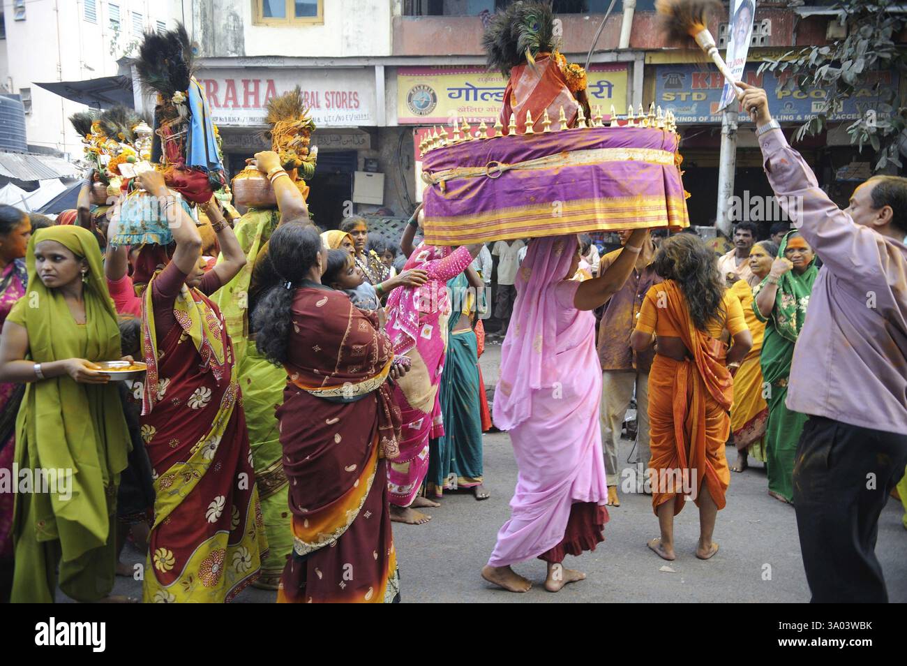 Prostitute in yellama festival, Kamathipura, Bombay Mumbai, Maharashtra, India, Asia Foto Stock