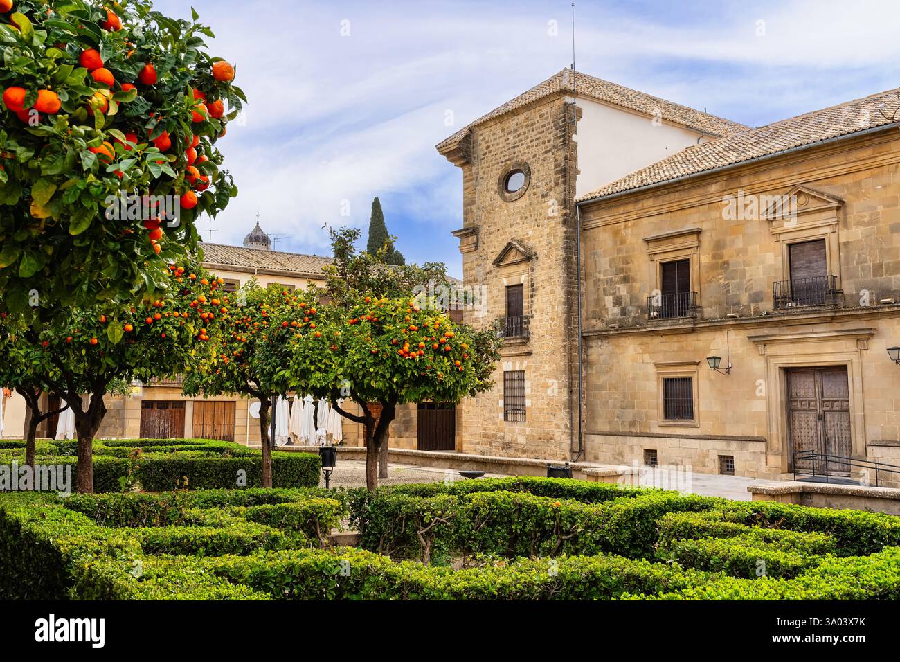 Edificio della sede del consiglio comunale di Ubeda nella monumentale città dell'Andalusia Foto Stock