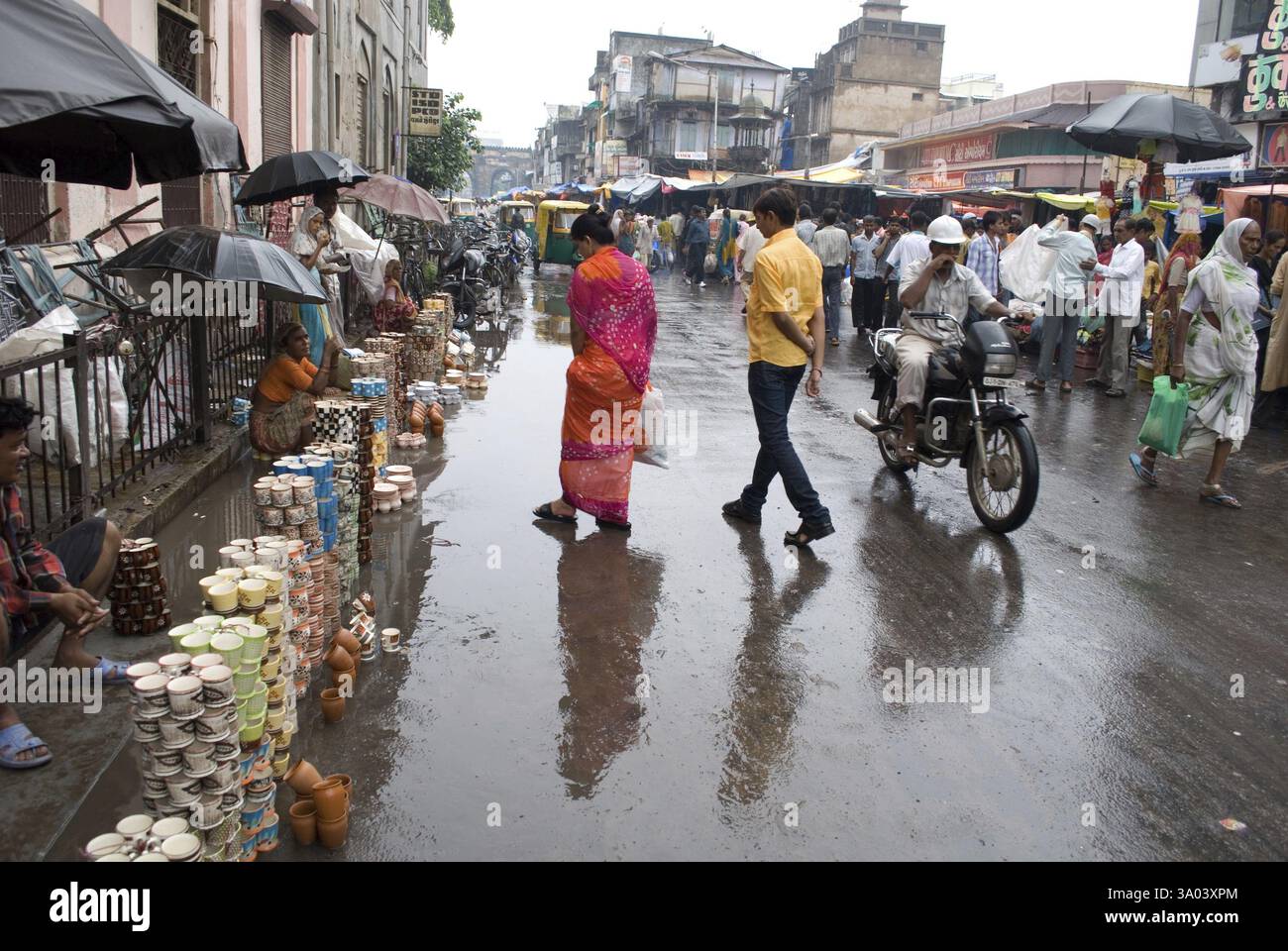 Mercato in monsone, Ahmedabad, Gujarat, India, Asia Foto Stock