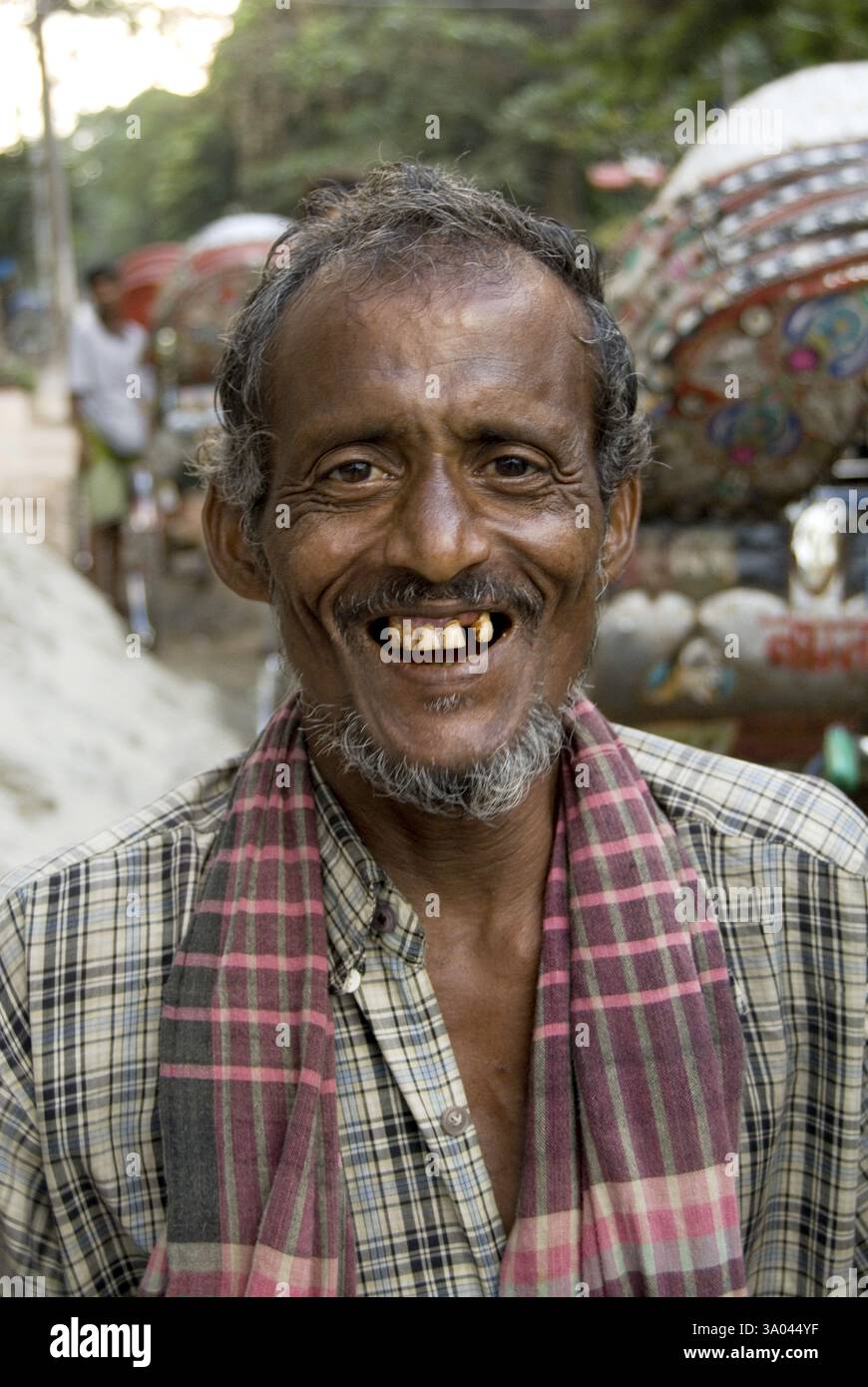 Rickshaw Puller Looking at camera, Dacca, Bangladesh, Asia Foto Stock