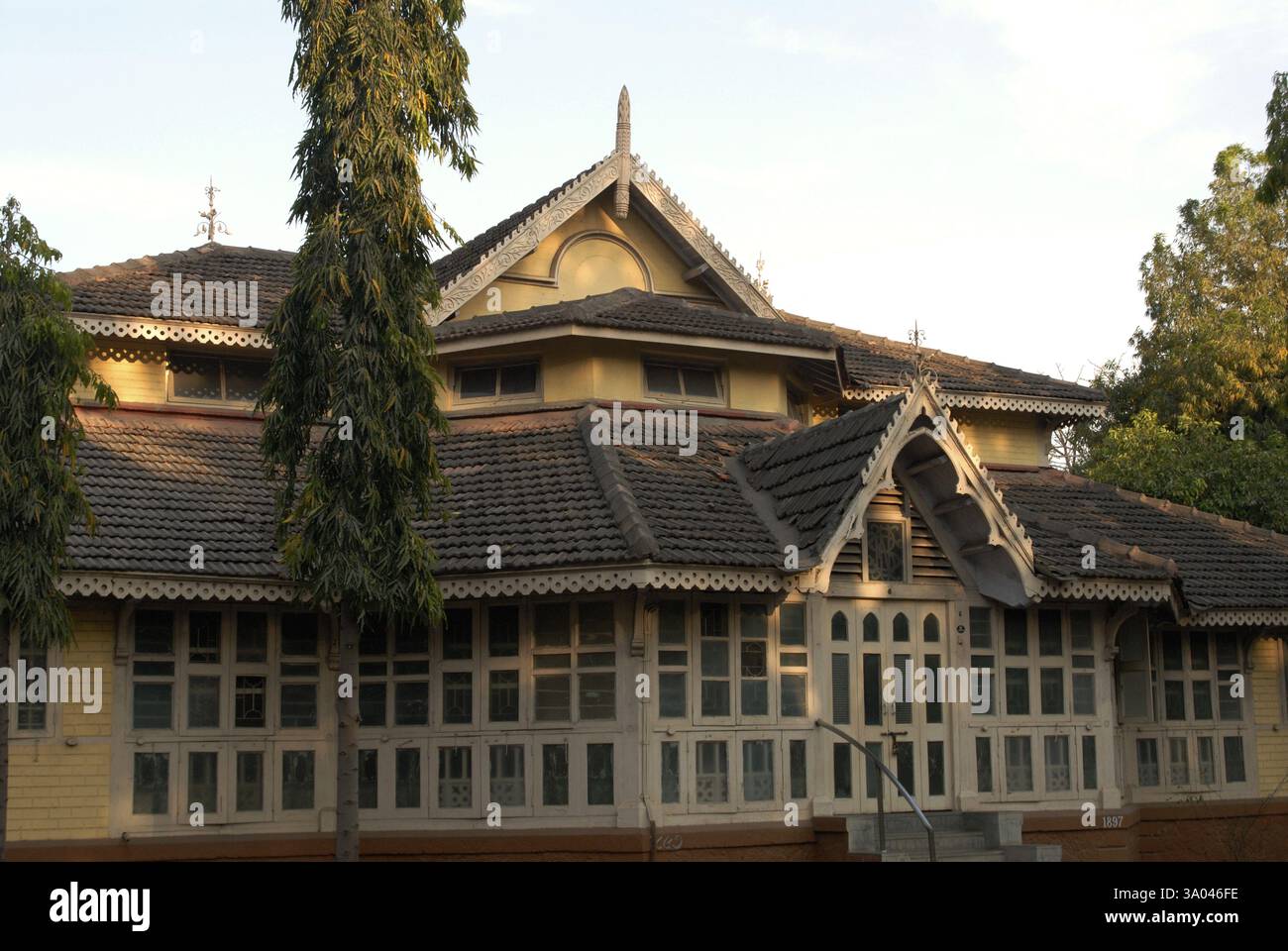Vecchia casa di legno, Devlali, Maharashtra, India novembre 2008 Foto Stock