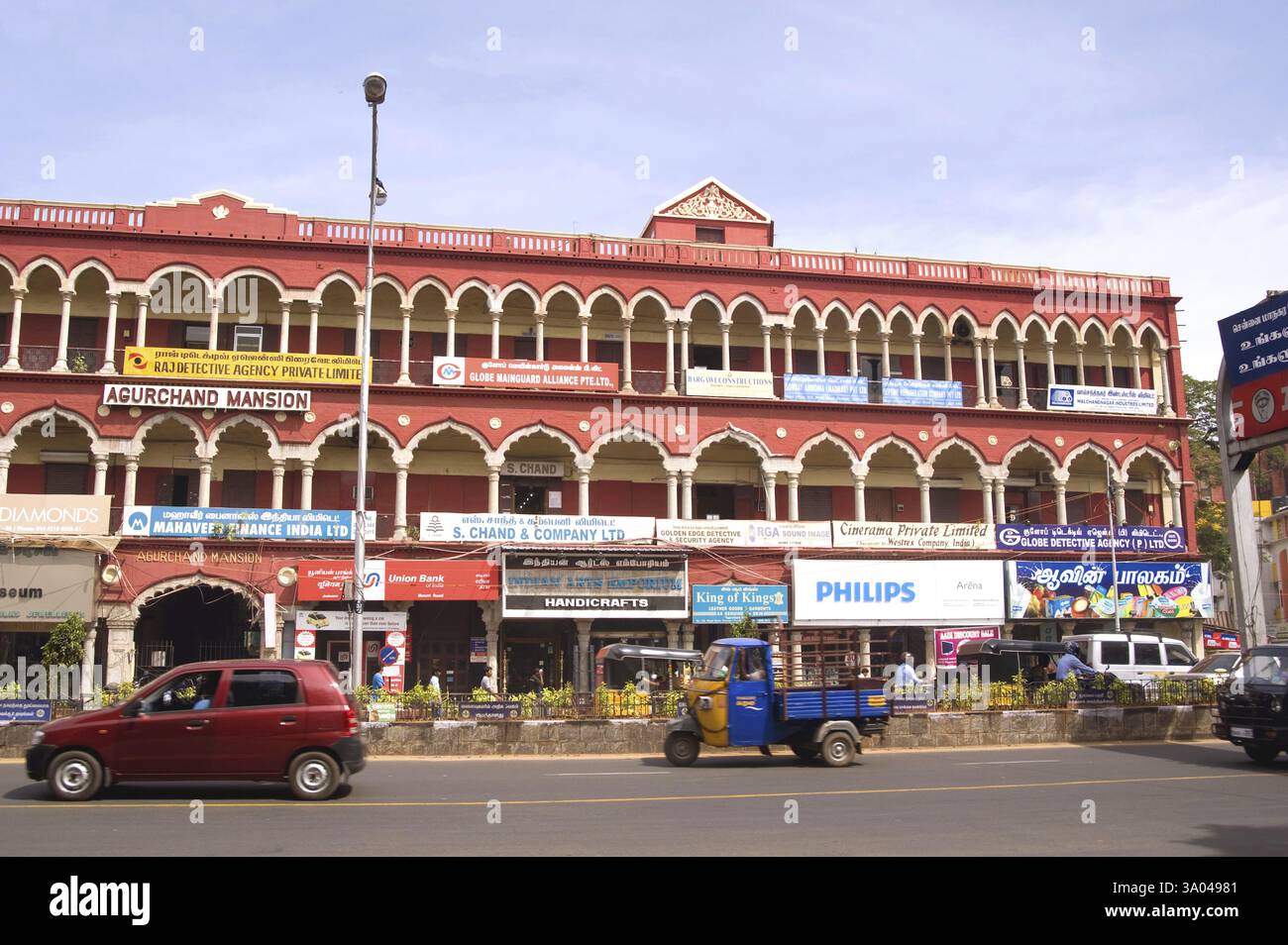 Frutta, datteri, frutta secca, dactylifera-phoenix, genere di palma, ciotola, fondo bianco, ciotole, marrone, primi piani, primi piani, colore, colori, data, dessert, d Foto Stock
