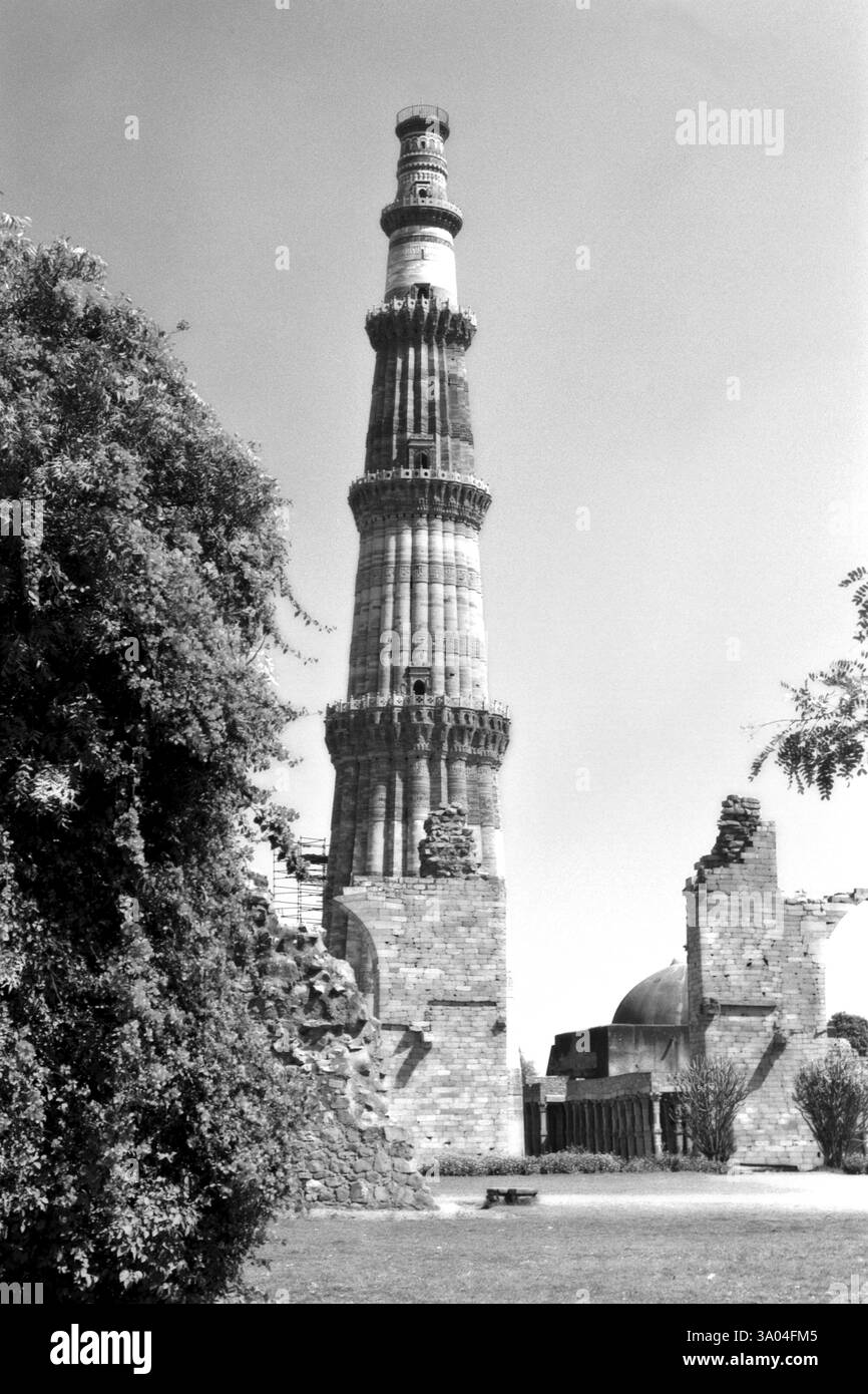 Qutab Minar architettura indo-islamica a Delhi, India, Asia Foto Stock