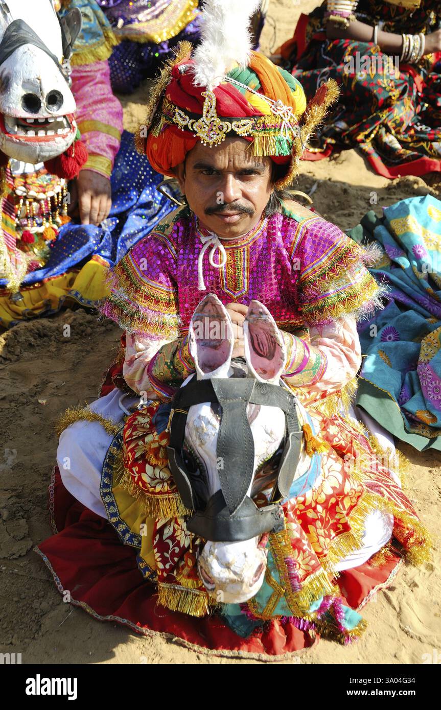 Uomo in costume tradizionale durante il festival pushkar, Rajasthan, India MR#786 Foto Stock