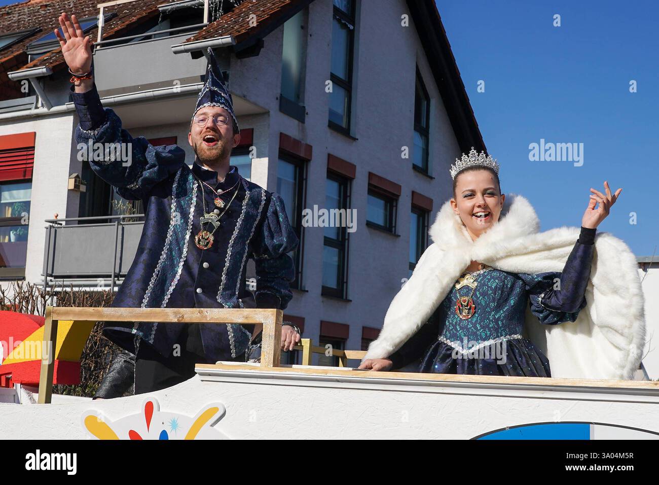 BCA Prinz Max I. und Prinzessin Ida I. - Büttelborn 02.03.2025: Rosensonntagsumzug *** BCA Principe Max i e Principessa Ida i Büttelborn 02 03 2025 Parata della domenica delle rose Foto Stock