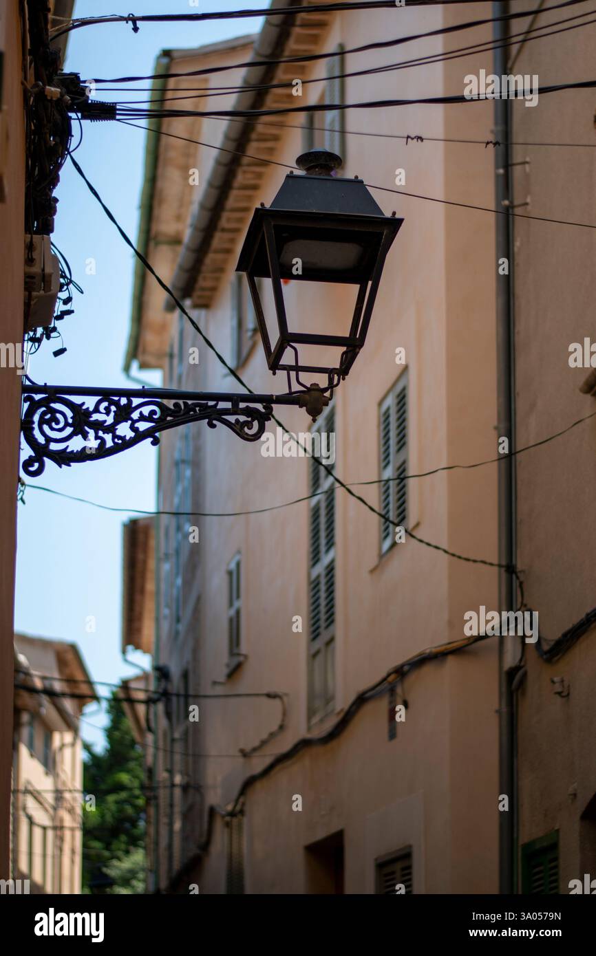 Lampada per vicoli: Dettagli sulla strada europea Foto Stock