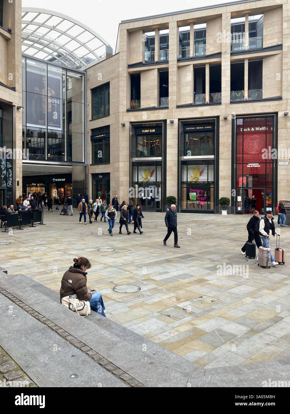 Ingresso al centro commerciale St. James Quarter, Edimburgo, Scozia - Immagine stock catturata con smartphone