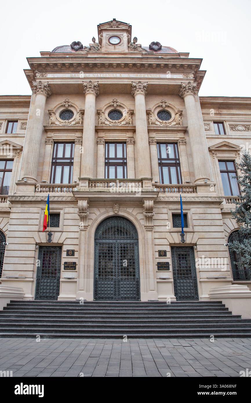 Bucarest, Romania - 31 dicembre 2024: Facciata dell'edificio della Banca nazionale di Romania. Edificio storico principale e sede della Banca Nazionale di Romania Foto Stock