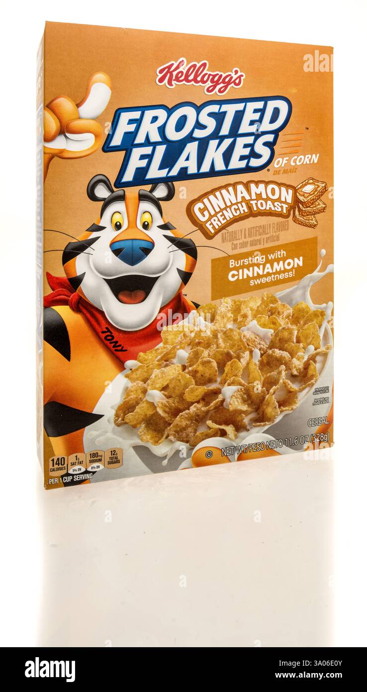 Winneconne, WI - 23 febbraio 2025: Un pacchetto di Kelloggs fiocchi smerigliati cannella cereali toast francesi su sfondo isolato. Foto Stock