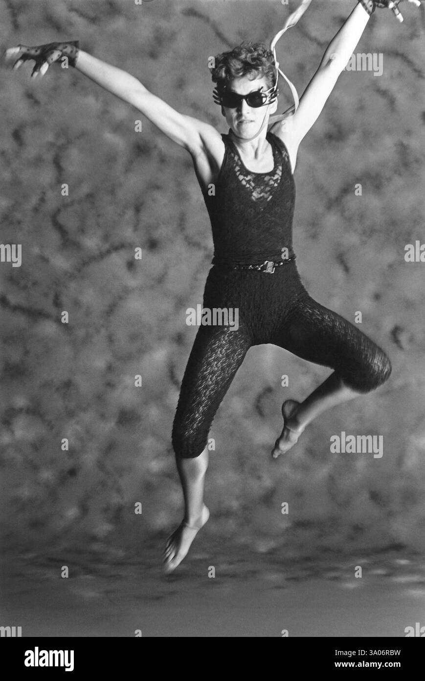 Ritratto della ballerina moderna, salto in aria modello numero di rilascio 483 Foto Stock