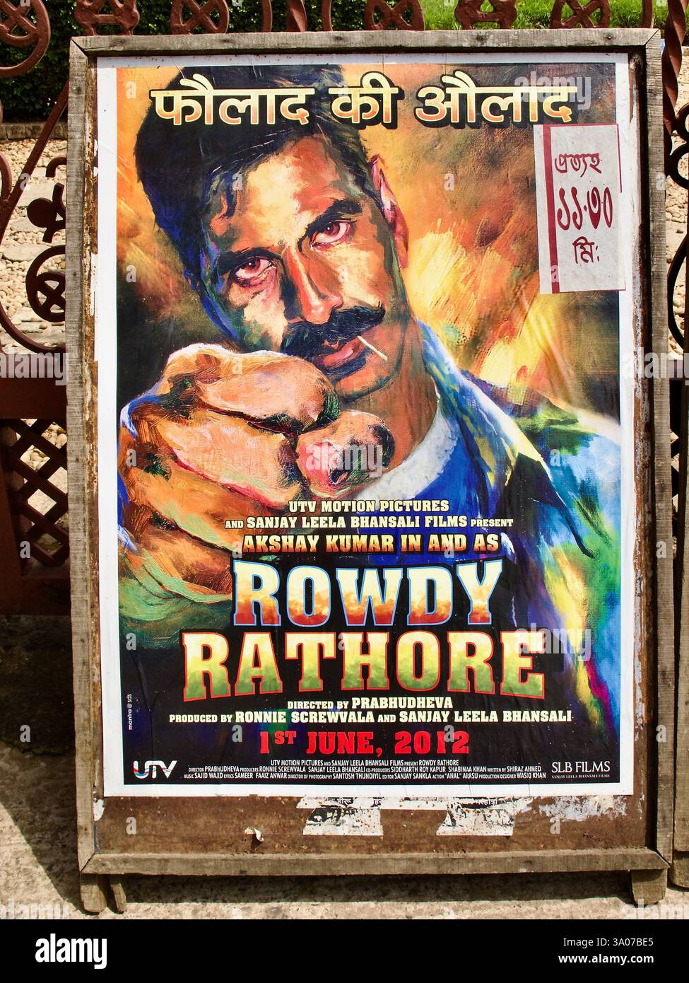 Poster del film dipinto a mano per Rowdy Rathore (2012), un film d'azione indiano con protagonista Akshay Kumar e diretto da Prabhu Deva. Foto Stock