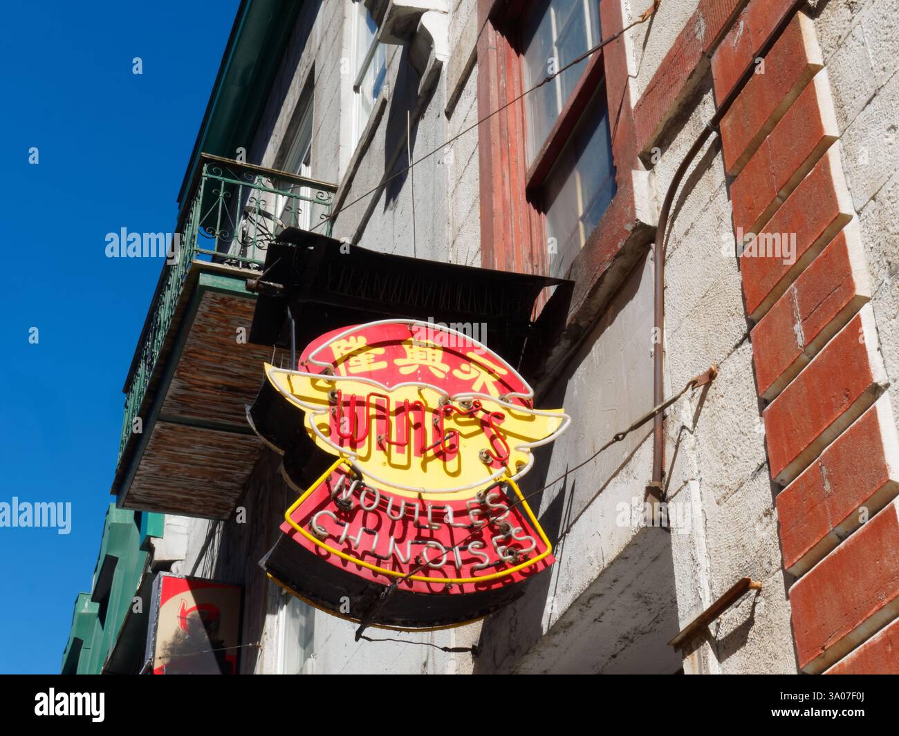 Insegna Wing Noodles all'aperto a Chinatown, Montreal, Quebec, Canada Foto Stock