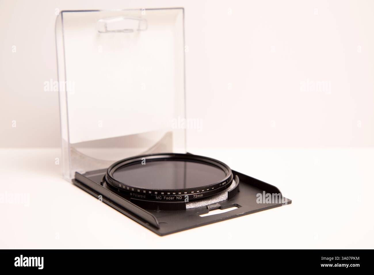 Filtro Polaroid a densità neutra variabile (ND) da 72 mm Foto Stock