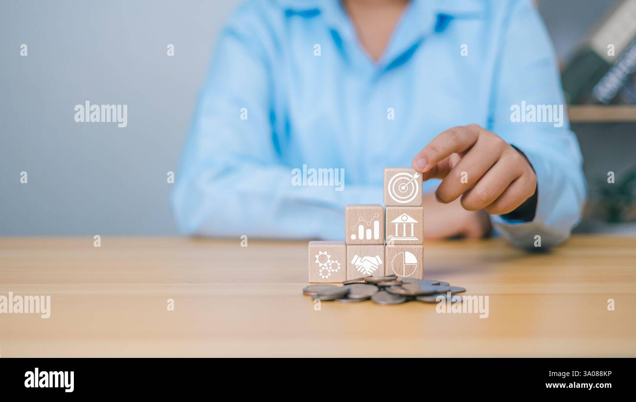 Obiettivo e obiettivo, gestione degli obiettivi aziendali, investimento sul progetto in termini di ricchezza, concetto di obiettivo di successo e strategia aziendale, sviluppo della strategia aziendale Foto Stock