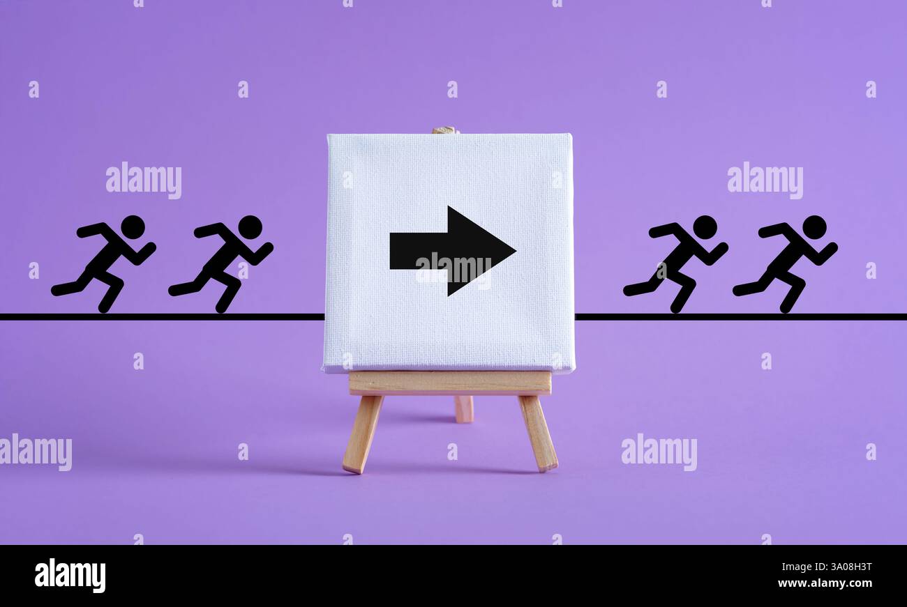 Correre verso il successo, seguire una direzione, stickmen che corrono verso una freccia, concetto di business e lavoro di squadra Foto Stock