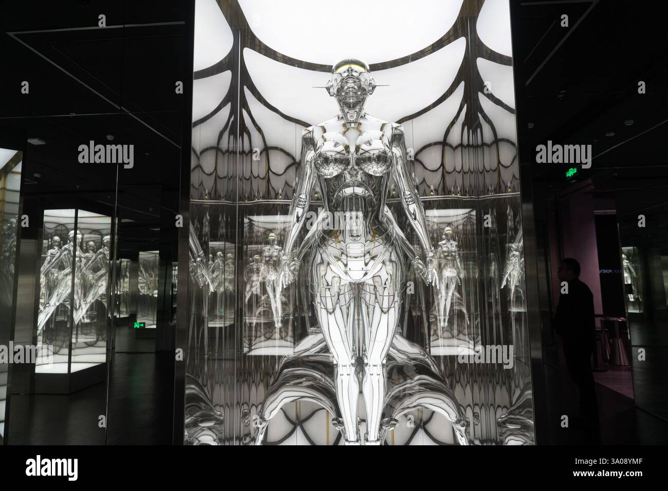 SHANGHAI, CINA - 3 MARZO 2025 - mostra personale dell'artista giapponese Hajime Sorayama a Shanghai, Cina, 3 marzo 2025. Foto Stock