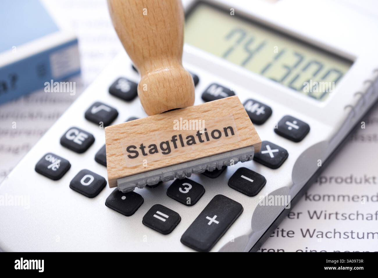 Stagnazione, risultati economici, ciclo economico, crisi economica, crescita negativa, recessione economica, crescita zero, inflazione elevata, disoccupazione Foto Stock