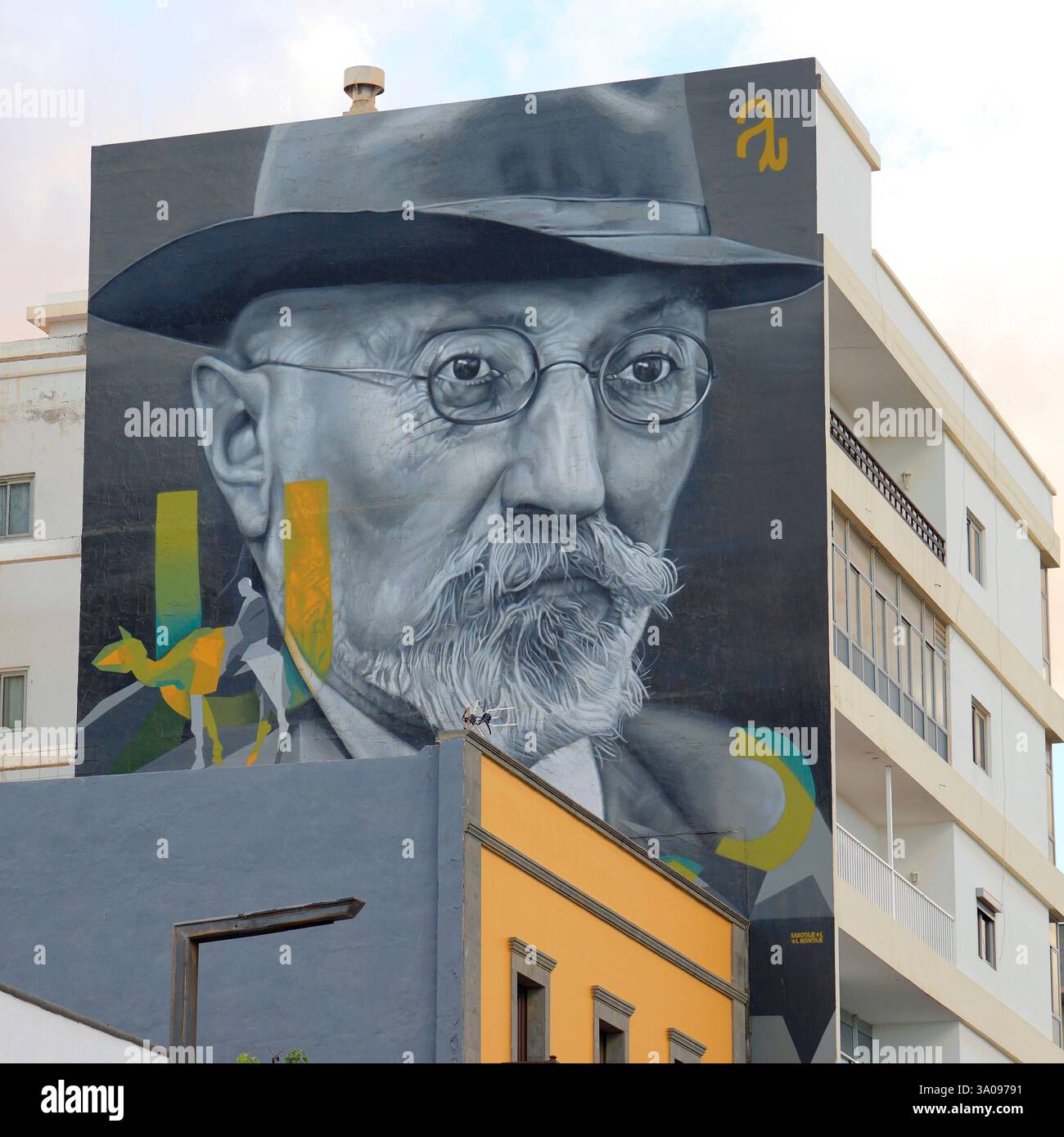 Incredibile dipinto murale realistico - Miguel de Unamuno y Jugo - di Matias Mata ('Sabotaje al montage'). Puerto del Rosario, Fuerteventura. Preso il 24 dicembre Foto Stock