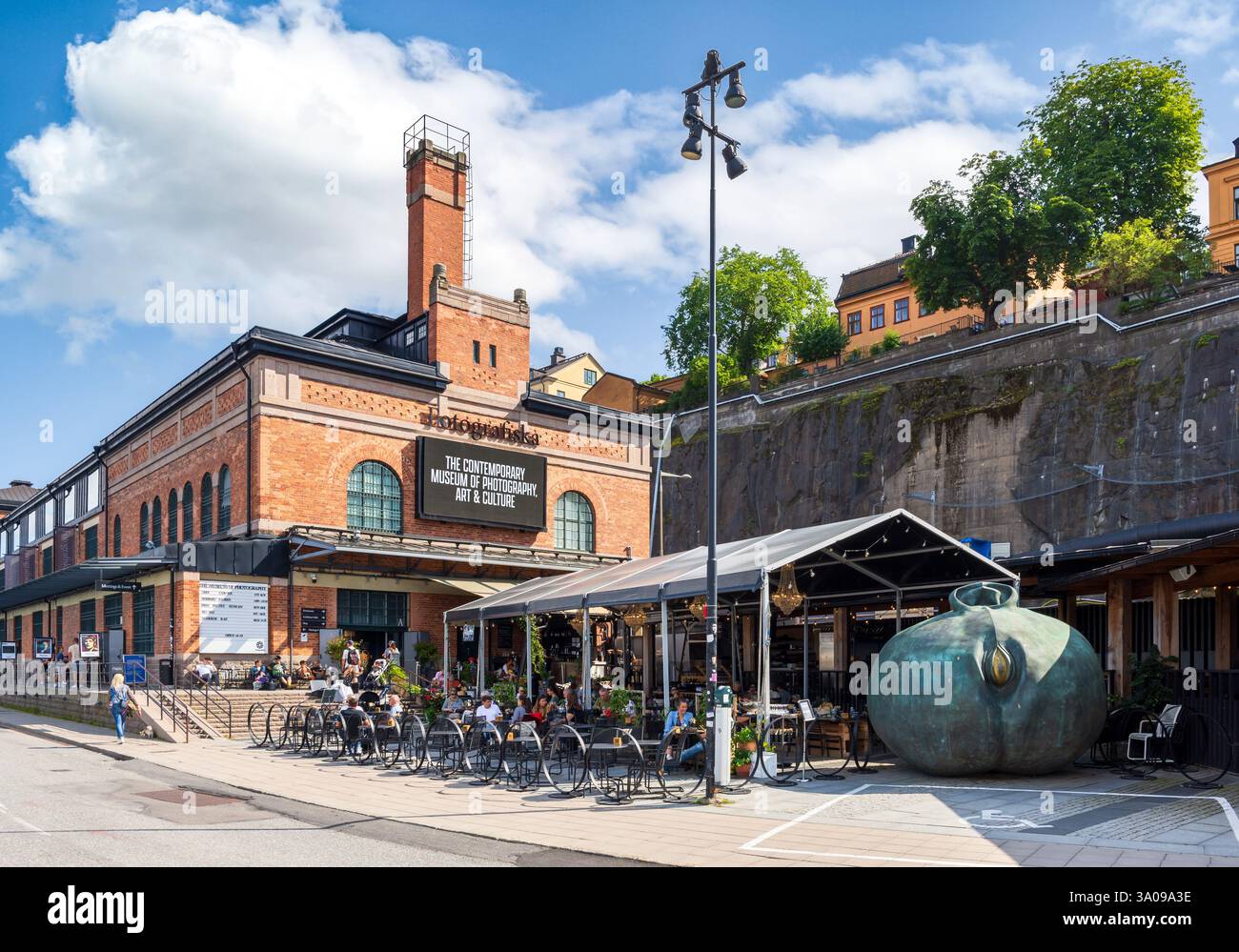 Ingresso della Fotografiska a Stoccolma, in Svezia, un museo della fotografia aperto dai fratelli Broman nel 2010 in un'ex dogana a Stadsgården. Foto Stock