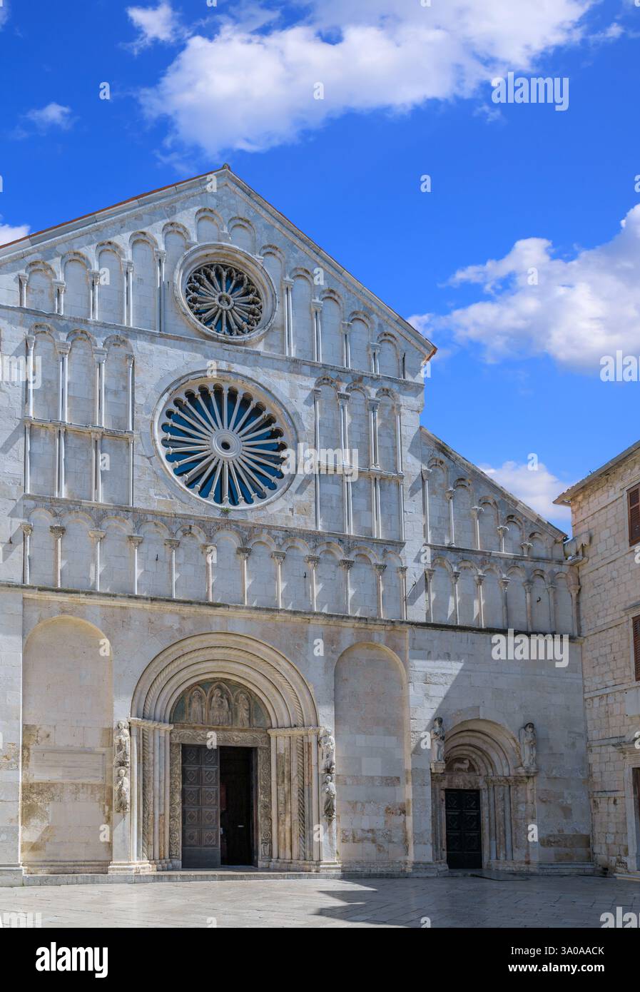 Paesaggio urbano di Zara, Croazia: Scorcio della cattedrale di Santa Anastasia. Foto Stock