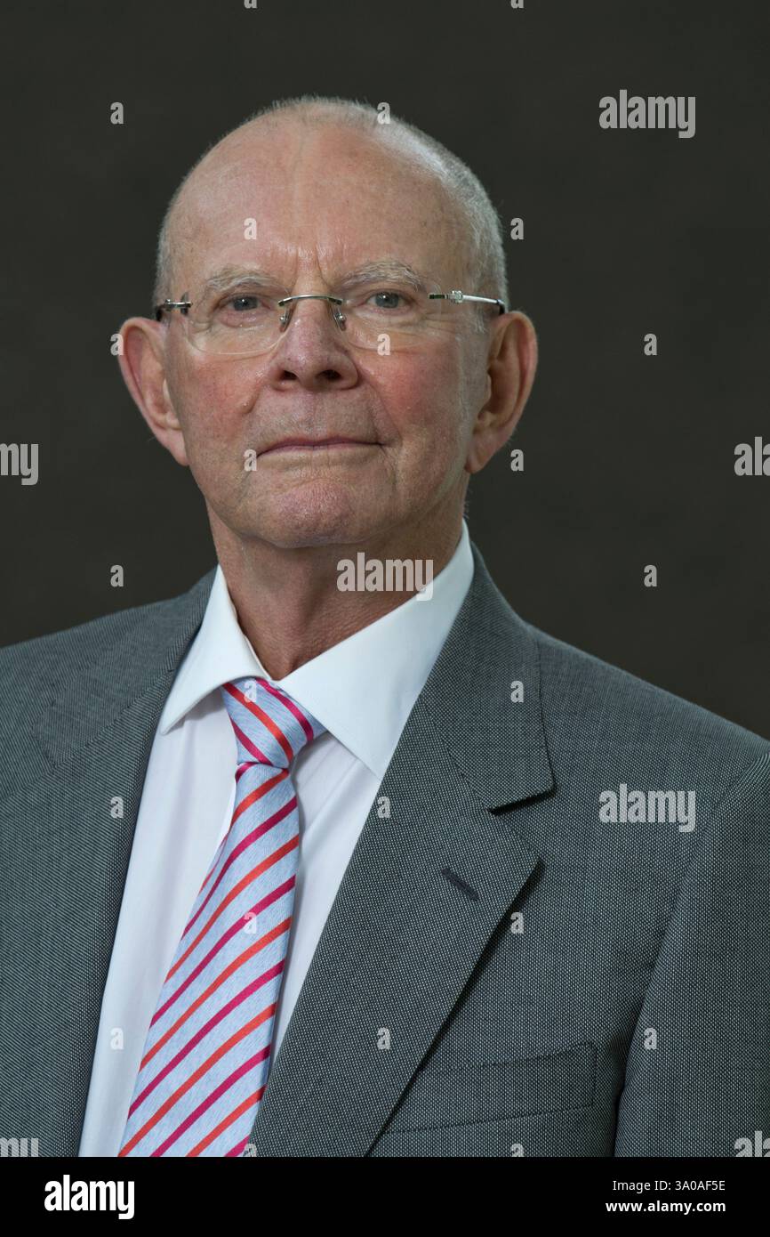 Wilbur Smith, autore di BEST seller di origine rodesiana, raffigurato all'Edinburgh International Book Festival, dove ha parlato del suo ultimo libro intitolato "quelli in pericolo". L'evento di tre settimane è il più grande festival letterario del mondo e si tiene durante l'annuale Festival di Edimburgo. L'evento del 2012 ha visto la partecipazione di oltre 500 autori provenienti da tutto il mondo. Foto Stock