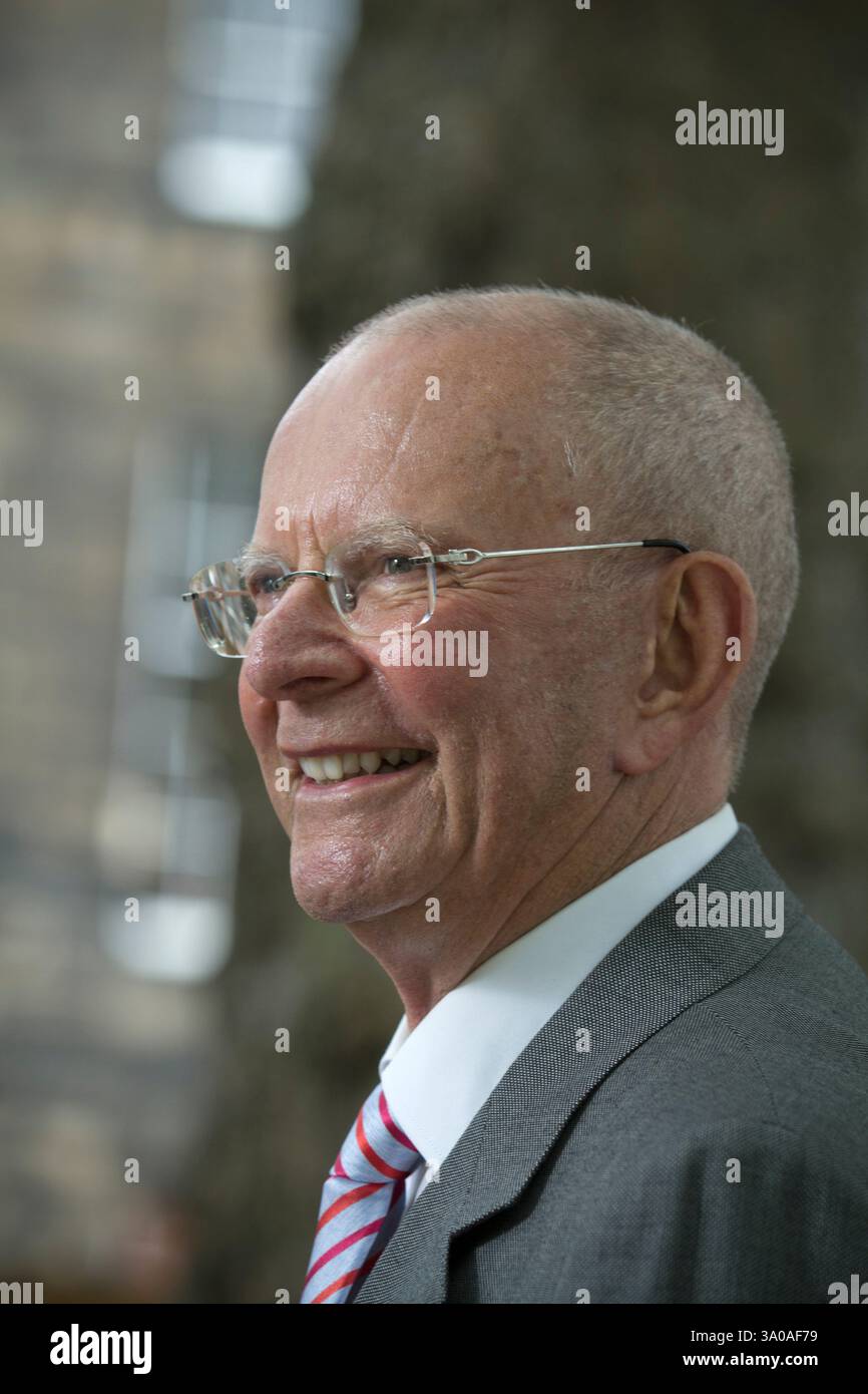 Wilbur Smith, autore di BEST seller di origine rodesiana, raffigurato all'Edinburgh International Book Festival, dove ha parlato del suo ultimo libro intitolato "quelli in pericolo". L'evento di tre settimane è il più grande festival letterario del mondo e si tiene durante l'annuale Festival di Edimburgo. L'evento del 2012 ha visto la partecipazione di oltre 500 autori provenienti da tutto il mondo. Foto Stock