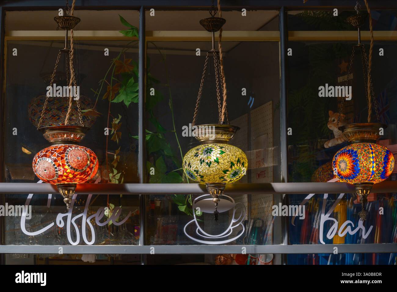 Bath, Somerset - Inghilterra. La finestra di una popolare caffetteria nel mercato coperto di Bath. Foto Stock