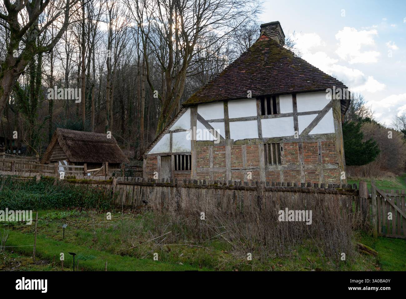 Pendean Farmhouse, uno dei vecchi edifici all'interno del Weald and Downland Living Museum. Febbraio 2025 Foto Stock