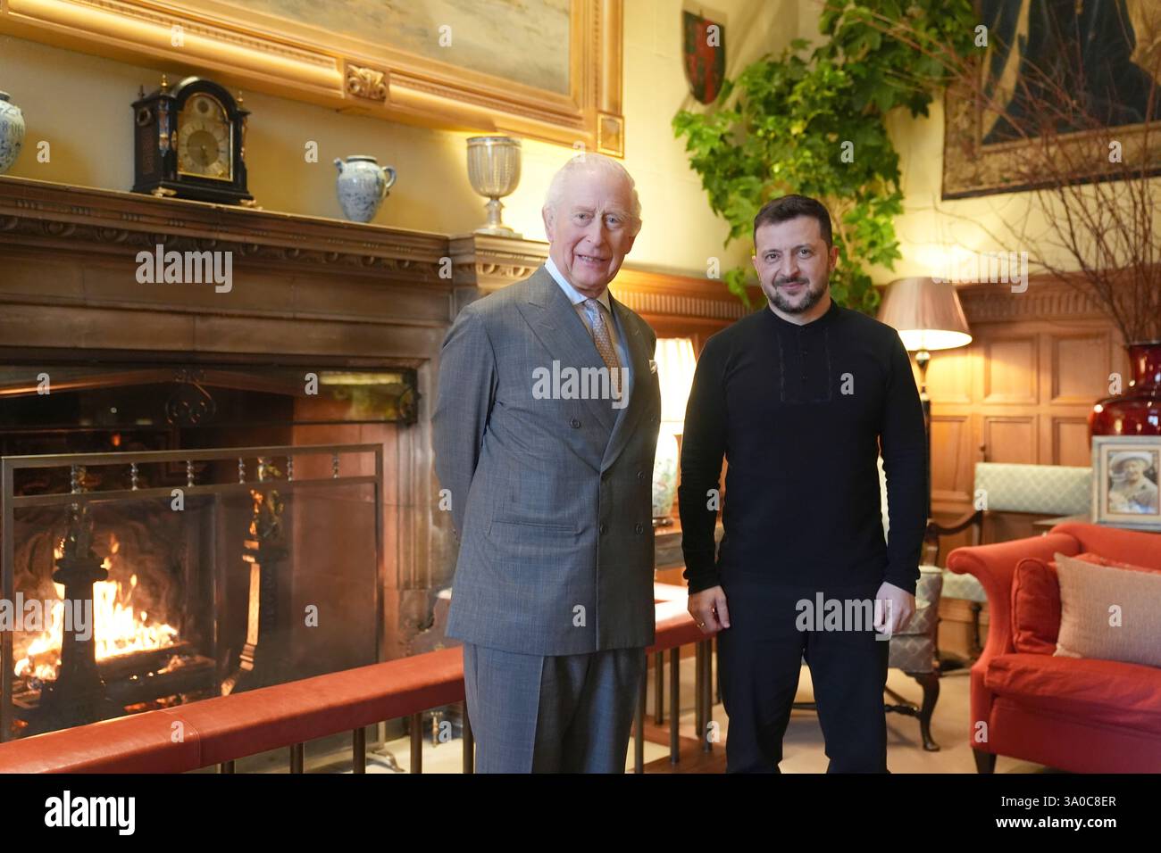 Re Carlo III incontra il presidente ucraino Volodymyr Zelensky nella tenuta di Sandringham a Norfolk. Foto Stock
