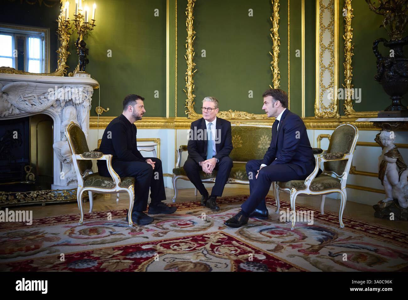 Il presidente dell'Ucraina Volodymyr Zelenskyy ha iniziato la sua visita di lavoro nel Regno Unito con un incontro con il primo ministro Keir Starmer. Foto Stock