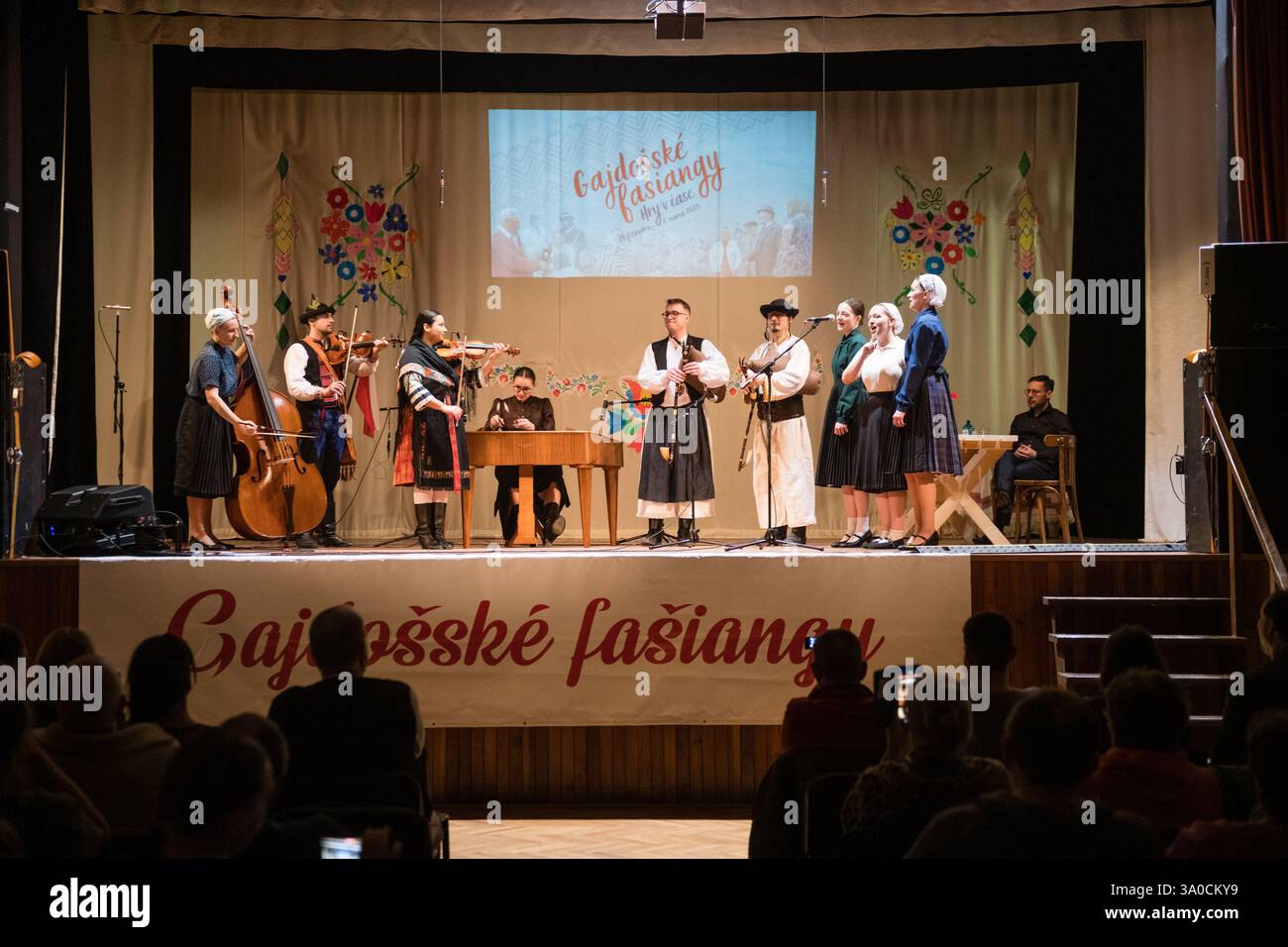 MALA LEHOTA, SLOVACCHIA - 28 FEB, 2025: Tradizionale carnevale di Bagpipe - 38. Incontro internazionale di Bagpipers e bande di Bagpiper. Foto Stock