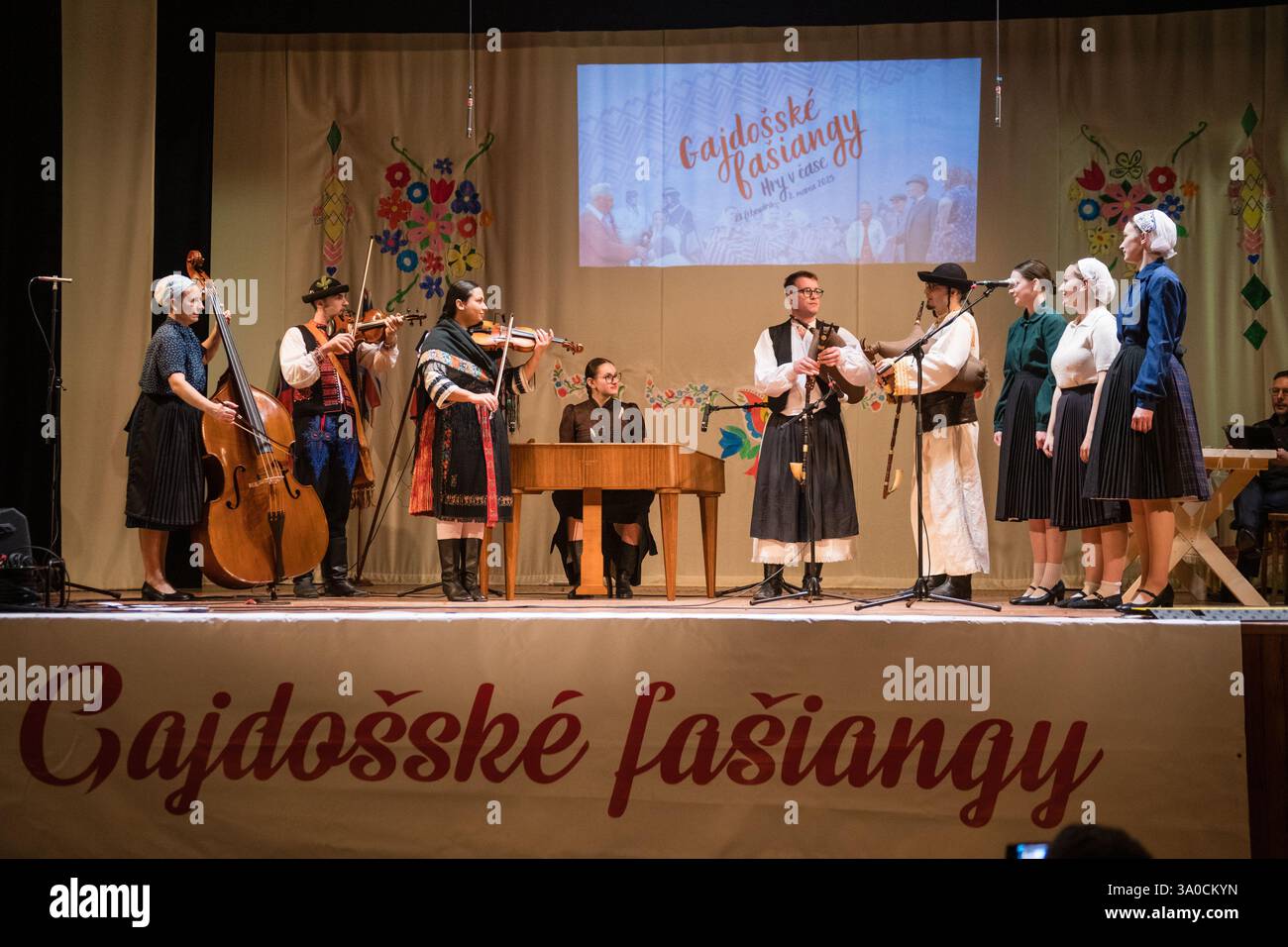 MALA LEHOTA, SLOVACCHIA - 28 FEB, 2025: Tradizionale carnevale di Bagpipe - 38. Incontro internazionale di Bagpipers e bande di Bagpiper. Foto Stock