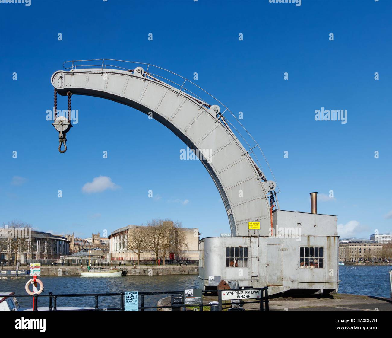 Porto industriale o gru portuale a bristol, gru a vapore Fairbairn nel regno unito Foto Stock
