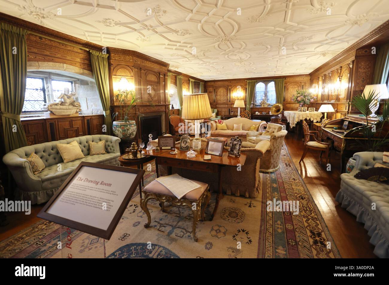 All'interno dello storico castello di Hever, un tempo dimora di Anna Bolena, seconda moglie di re Enrico VIII, nel Kent, Regno Unito Foto Stock